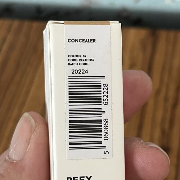 Refy Concealer Anti-Cernes 4.5ml Shade 12 Medium With Warm Tones - Picture 4 of 4